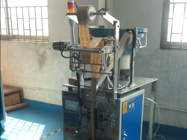 如何正確操作稱重包裝機活塞真空泵？