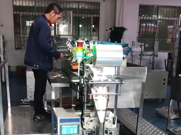 全自動包裝機是包裝行業(yè)的亮點